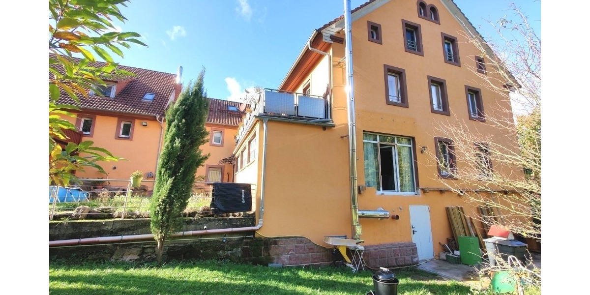 Stirnseite Hauptgebäude, Balkon wird gerade errichtet