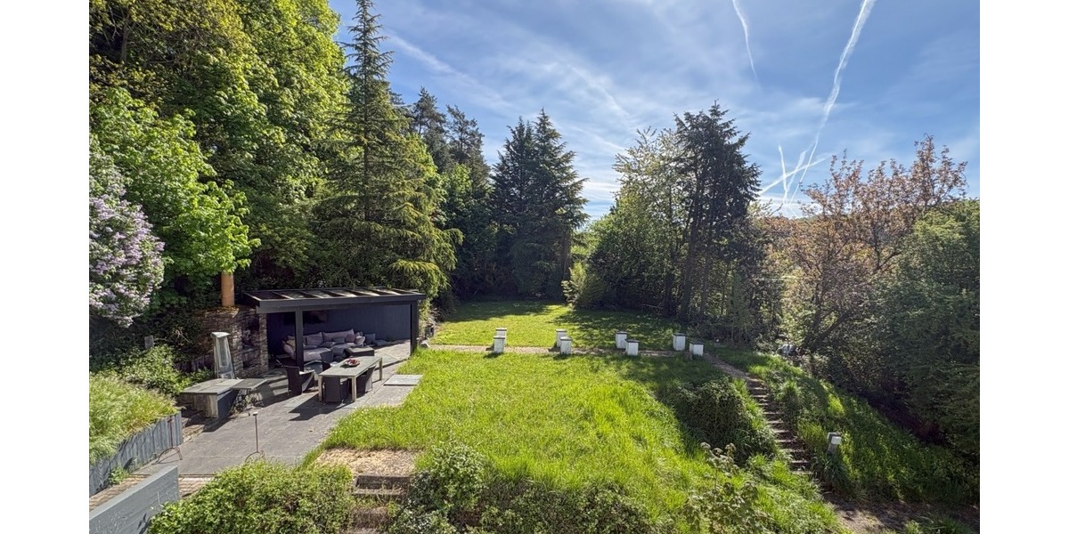 Gartenfläche neben dem Haus (2)