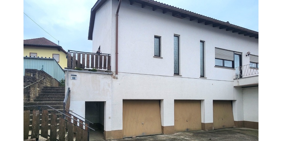 Hausansicht mit Garage (links) Kopie-Bearbeitet