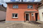 Reserviert-EFH mit Anbau, 2 Garagen & mehreren Stellplätzen – Renovierungsobjekt mit viel Potenzial für den schmalen Geldbeutel - Einfamilienhaus Gries | Angebot:27179286