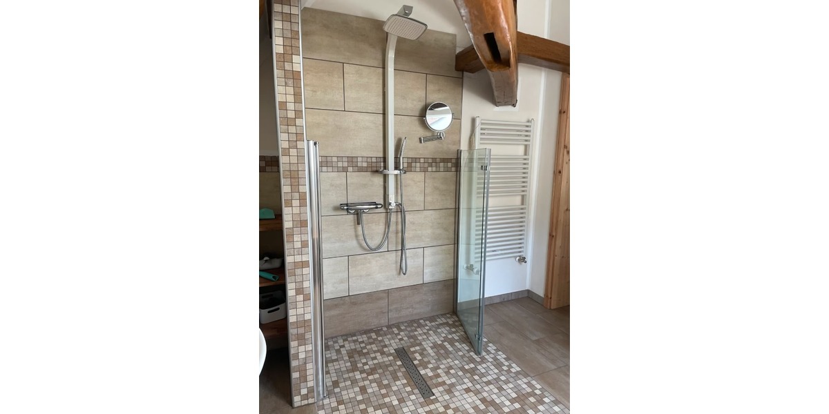 Badezimmer mit Wellnessdusche OG