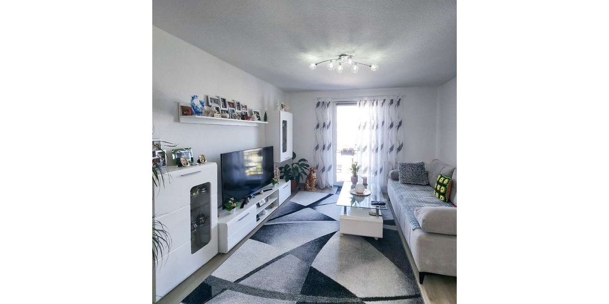 Wohnzimmer mit Balkon