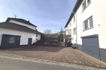 Großzügiges Wohnen für zwei Generationen: Poolbereich mit Poolbar und barrierefreiem EG - Zweifamilienhaus Katzweiler | Angebot:27159280