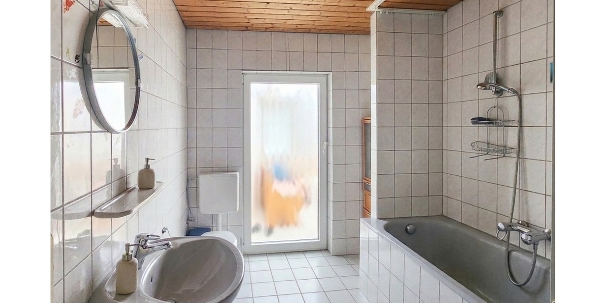 Badezimmer OG mit Balkonzugang