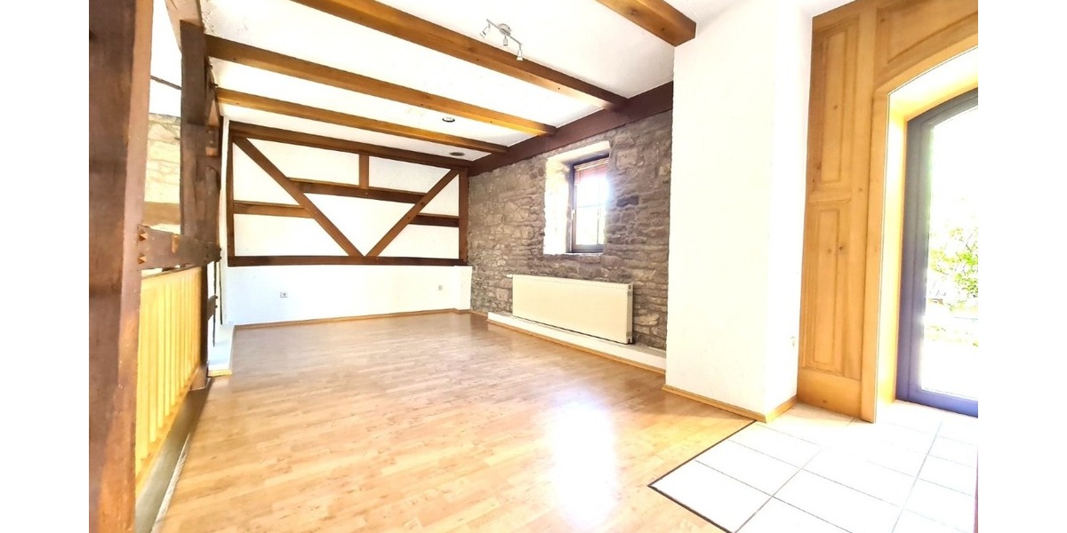 Wohnzimmer mit Ausgang Terrasse