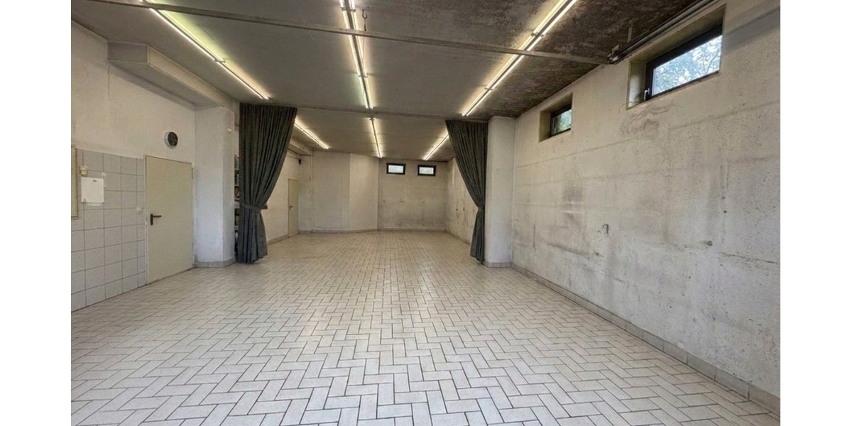 Großzügige Garage