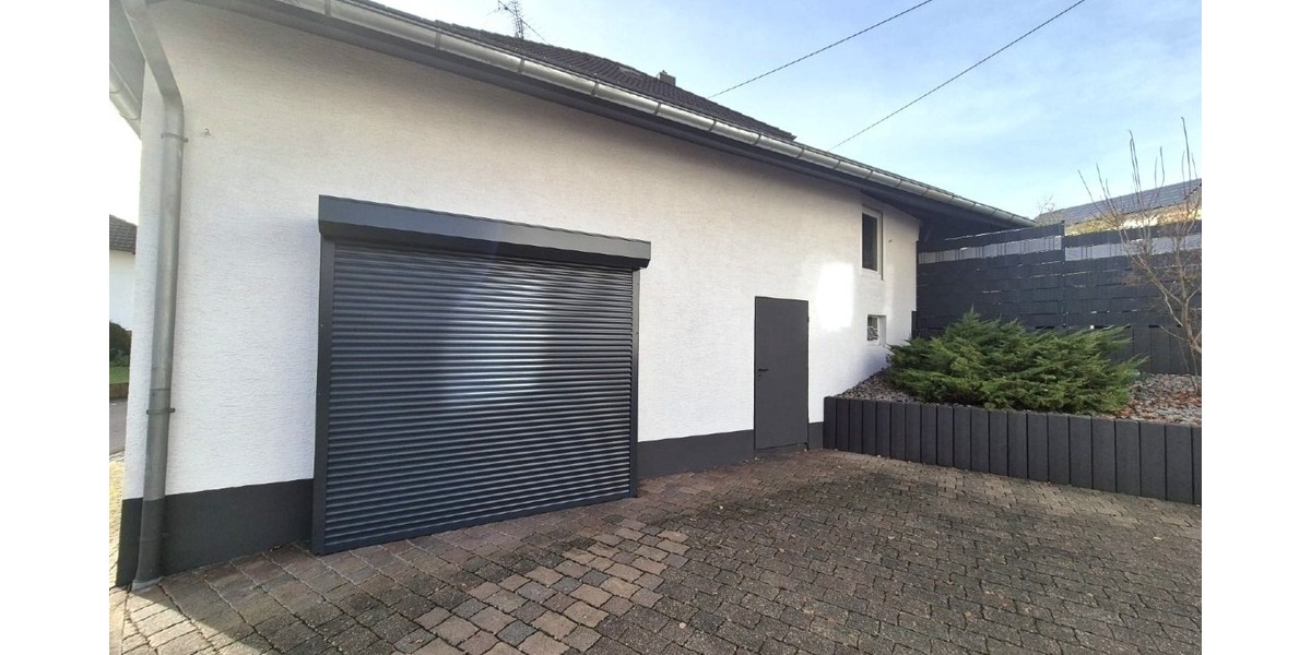 Nebengebäude mit Garage